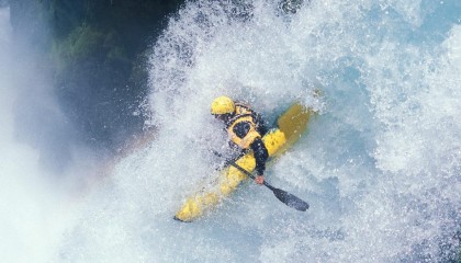 开云体育入口-季后赛抢七之夜，巴斯托尼展现巨星价值，当绝境成为巨星的试金石