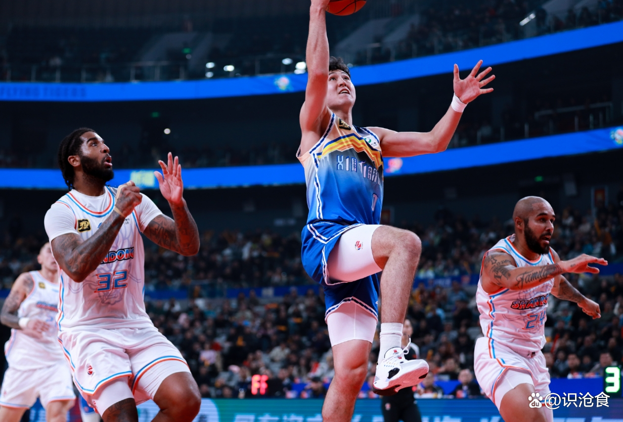 新疆队横扫爵士,西亚卡姆统治全场 新疆队横扫爵士,西亚卡姆统治全场
