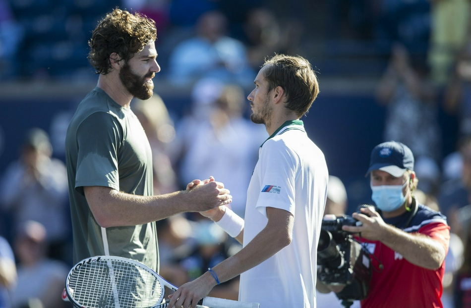 拉沃尔杯逆转法网,梅德韦杰夫带队取胜 拉沃尔杯逆转法网,梅德韦杰夫带队取胜
