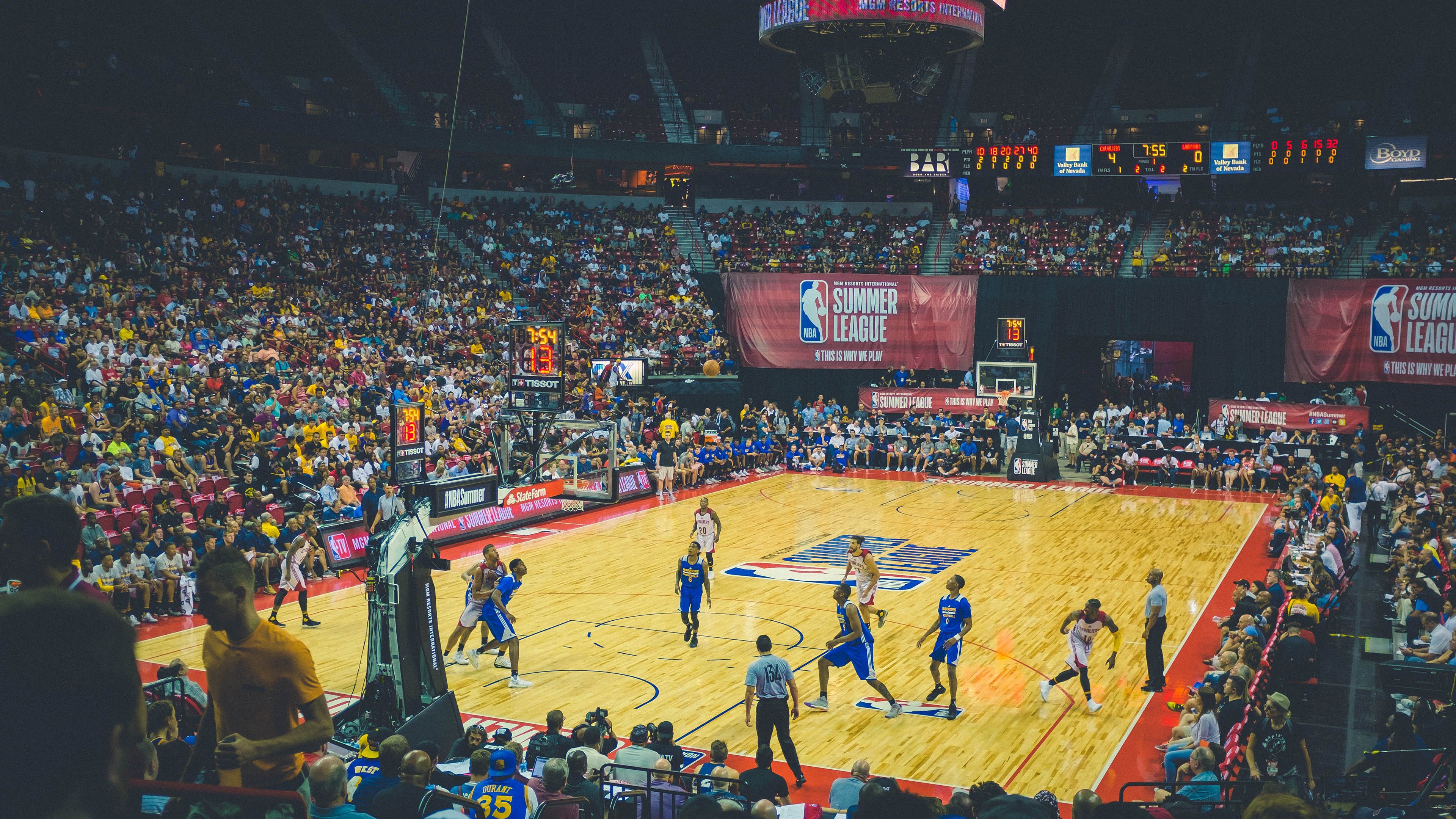 伦纳德,当舞台聚光灯亮起,他便是魔术终结者