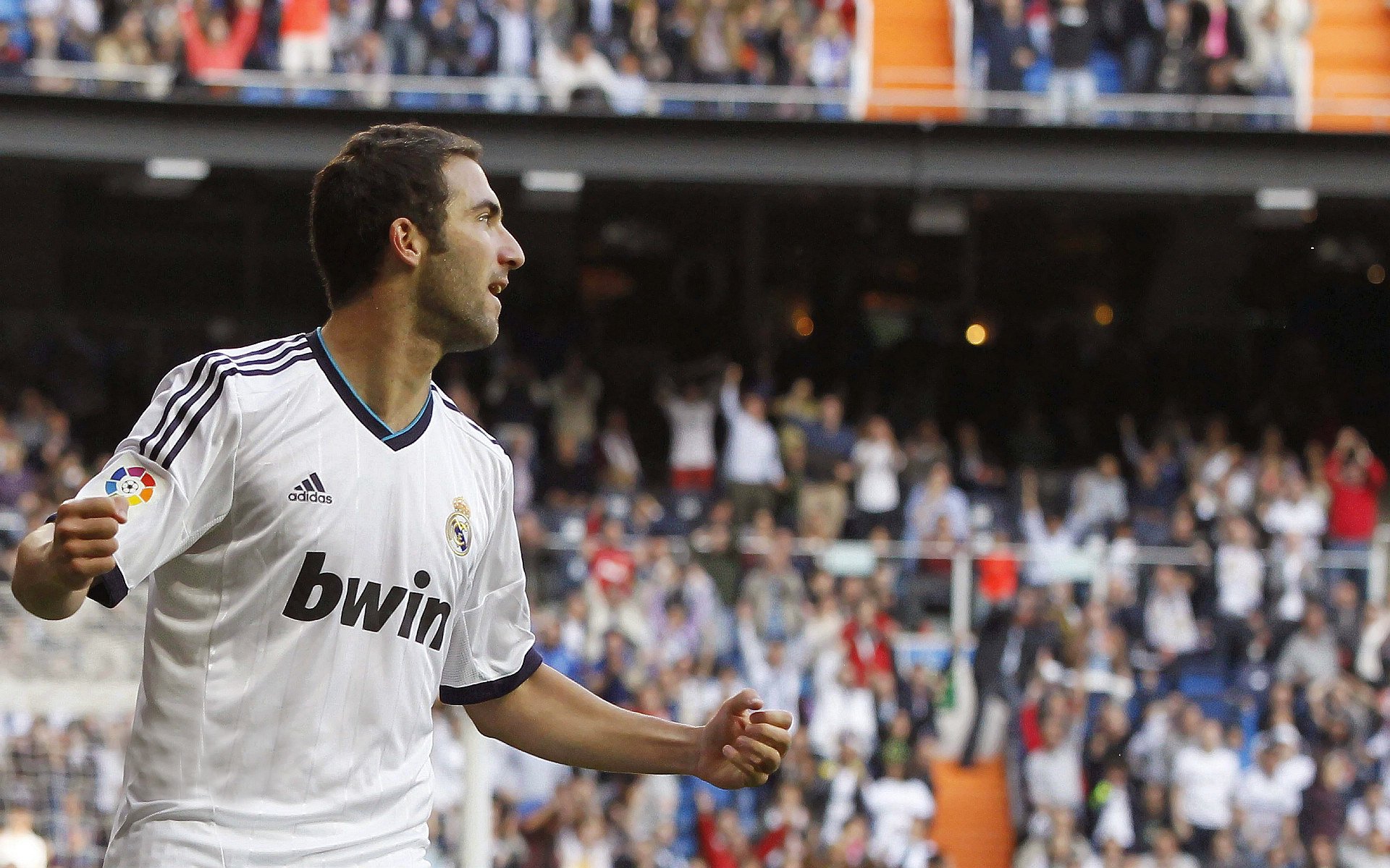 当阿劳霍在NBA接管比赛，比利亚雷亚尔单节拉开切尔西，体育的跨界隐喻