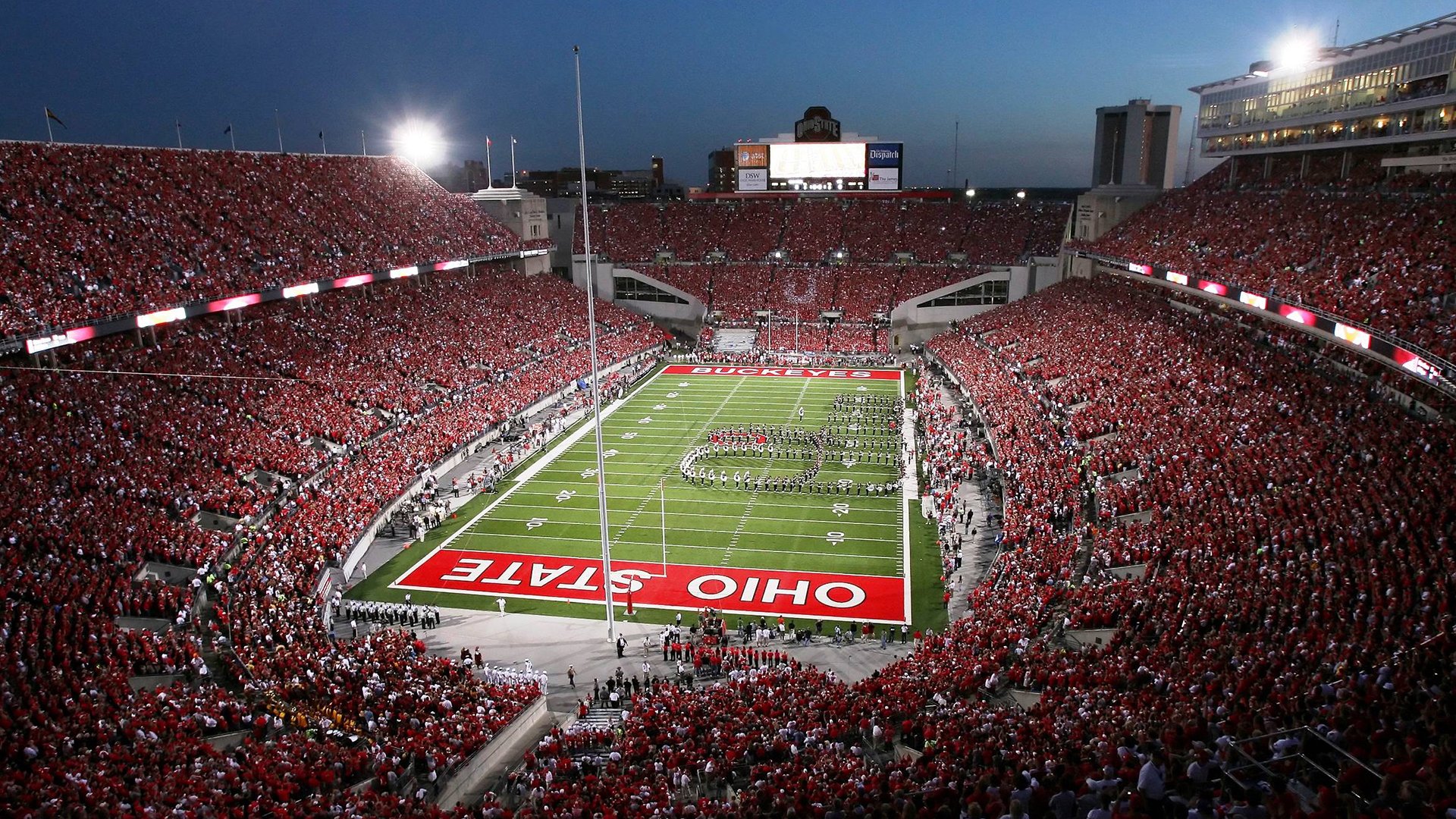 F1街道赛之夜，阿克贡献制胜表现