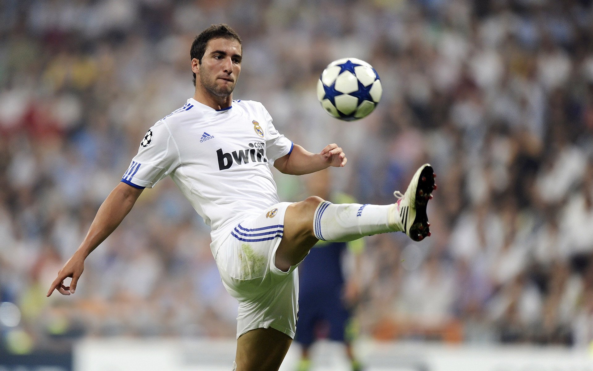 骑士火力压制掘金，恩比德数据全面爆炸，新时代的中锋革命已至