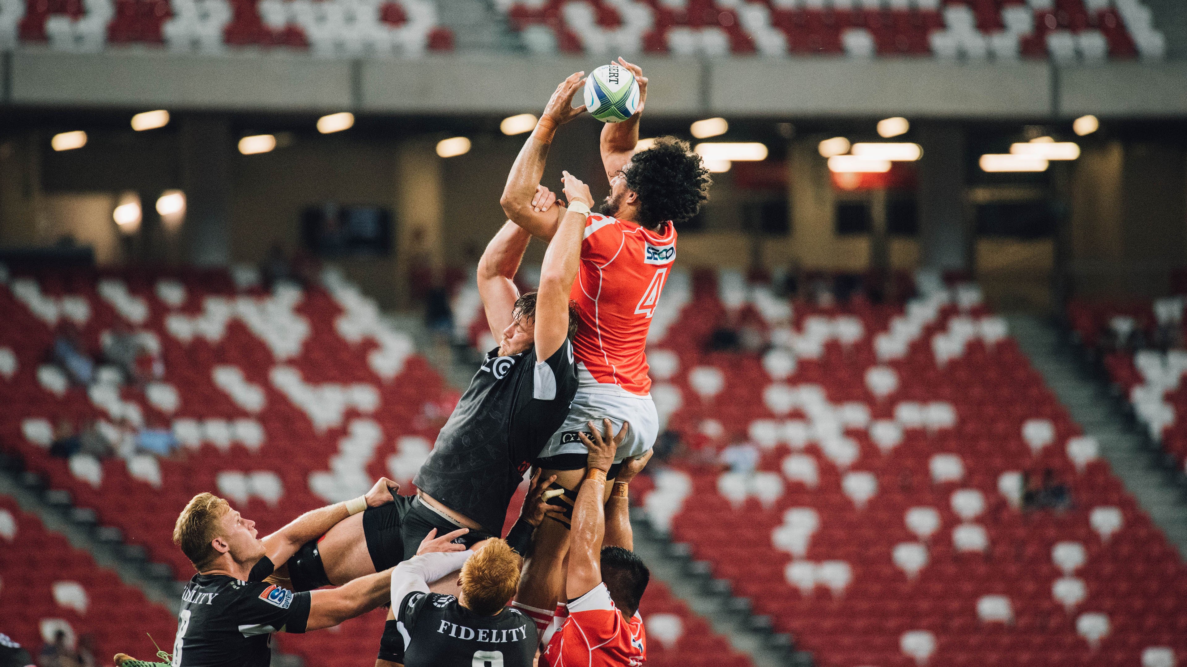 苏格兰掀翻波兰，阿劳霍在F1新赛季揭幕战接管比赛